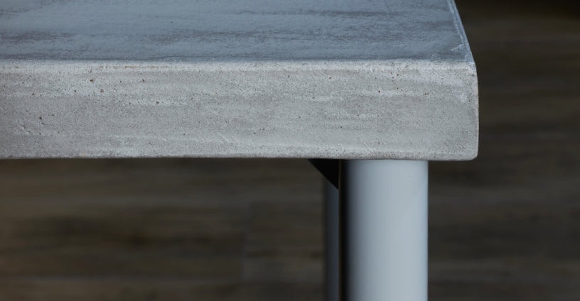 モールテックス天板とアイアン脚の組み合わせで叶える理想の空間づくり