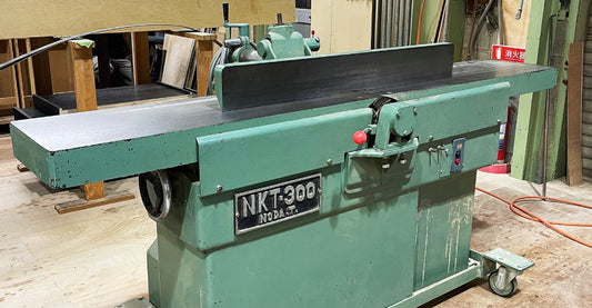 手押しカンナ盤とは？木工職人が愛用する理由と機能を詳しく解説